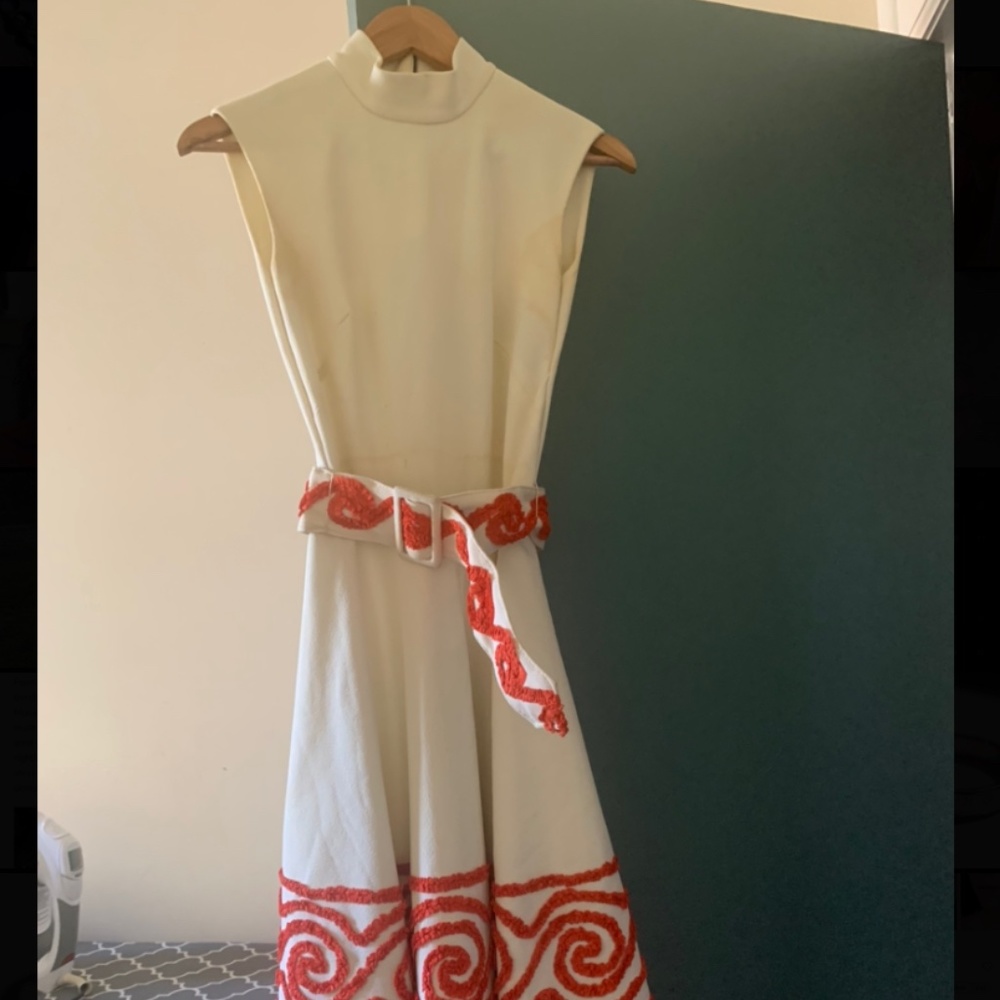 Vintage 1960s high neck knee length circle dress